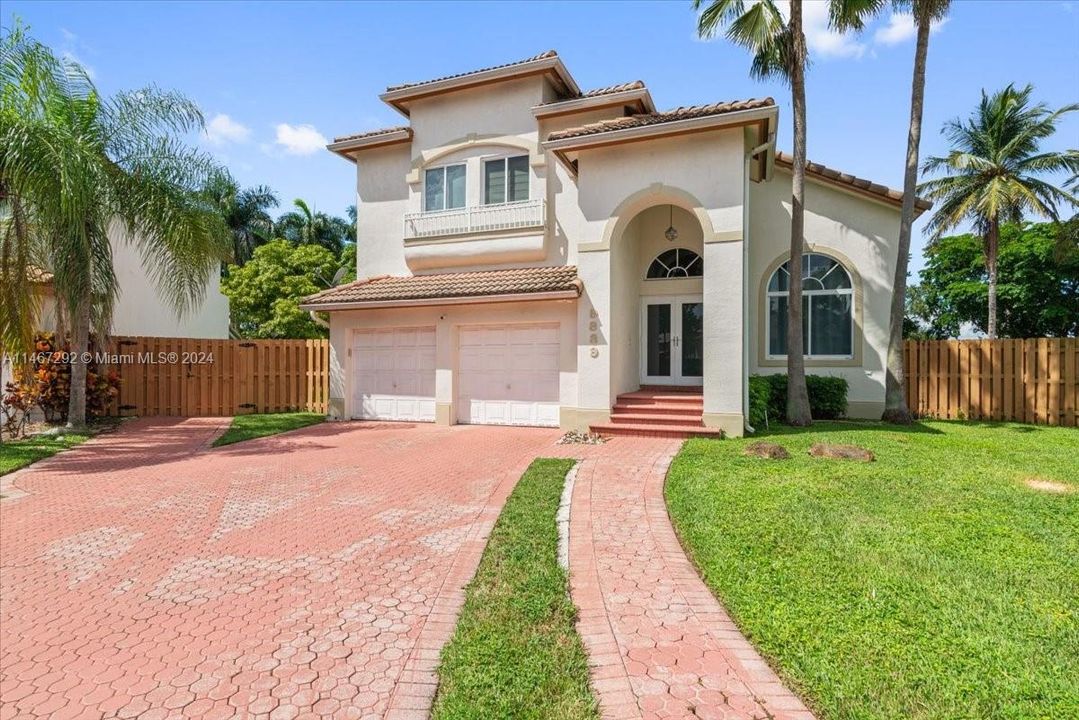 Recently Sold: $975,000 (4 beds, 3 baths, 2400 Square Feet)