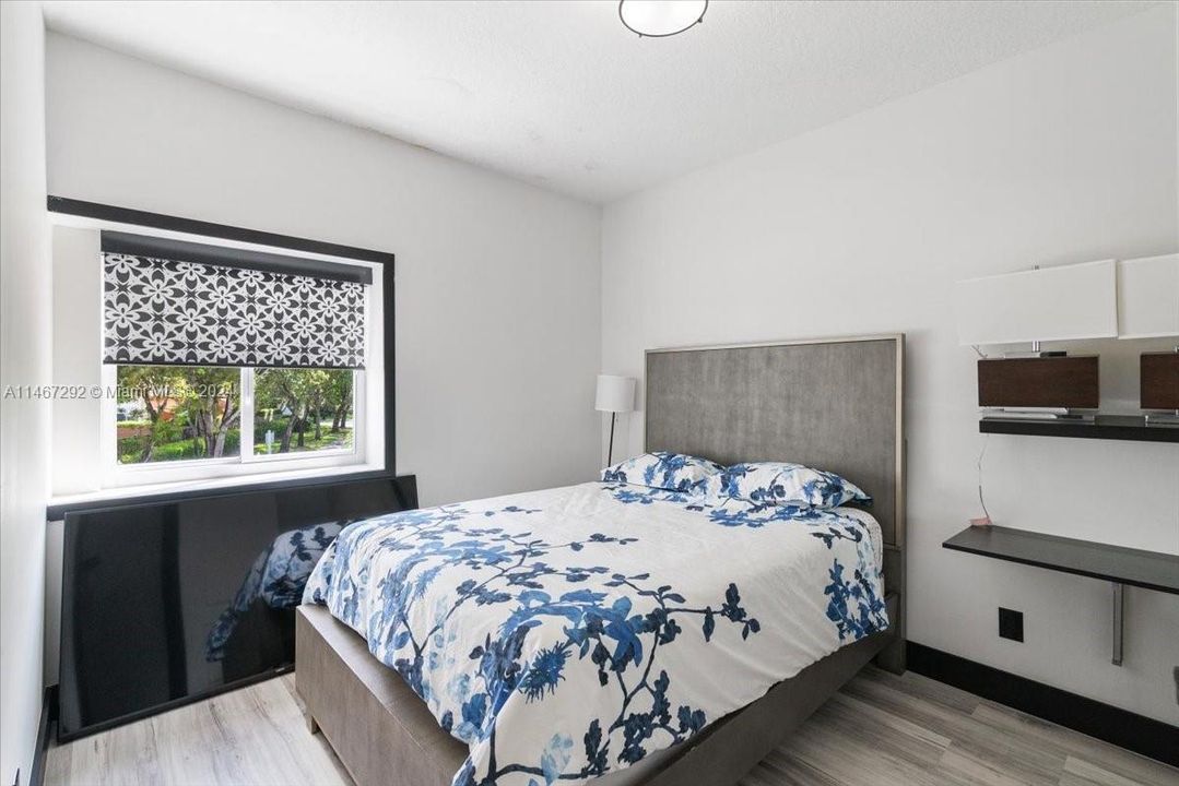 Recently Sold: $975,000 (4 beds, 3 baths, 2400 Square Feet)