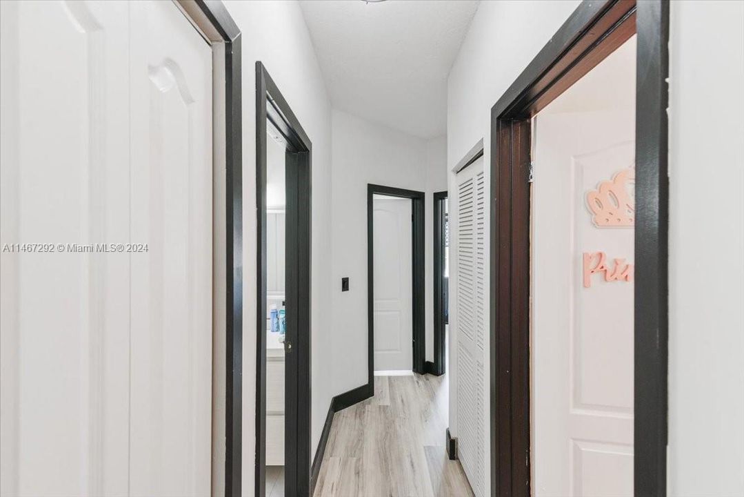 Recently Sold: $975,000 (4 beds, 3 baths, 2400 Square Feet)