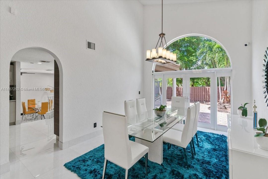 Recently Sold: $975,000 (4 beds, 3 baths, 2400 Square Feet)