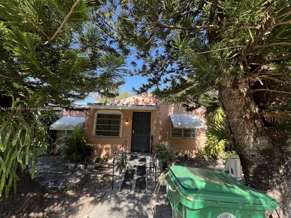 Недавно продано: $400,000 (3 спален, 1 ванн, 1185 Квадратных фут)