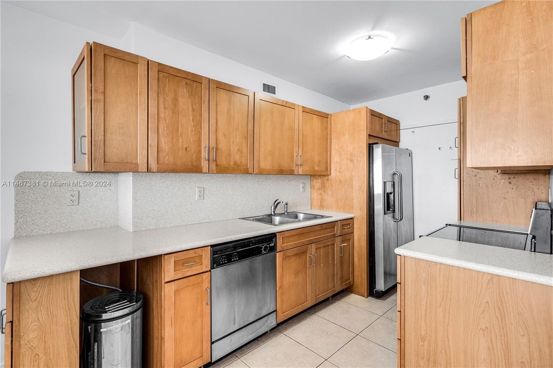 For Sale: $760,000 (1 beds, 2 baths, 850 Square Feet)