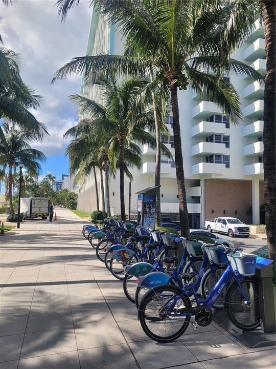 Recently Rented: $2,200 (1 beds, 1 baths, 726 Square Feet)