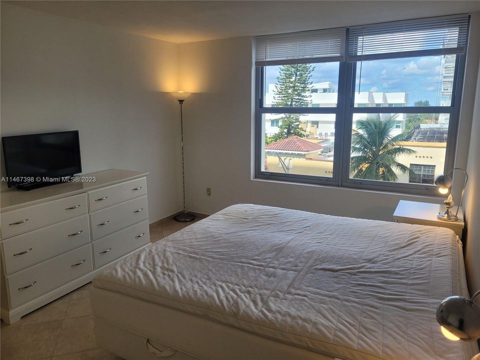 Recently Rented: $2,200 (1 beds, 1 baths, 726 Square Feet)