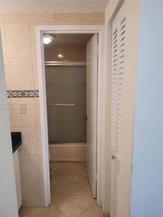 Recently Rented: $2,200 (1 beds, 1 baths, 726 Square Feet)