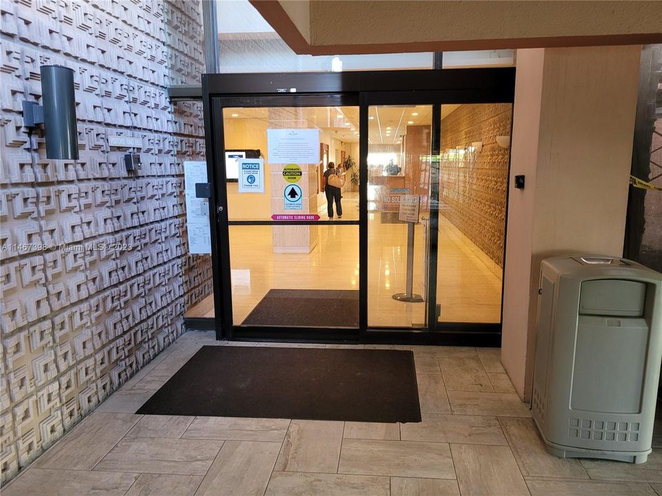 Recently Rented: $2,200 (1 beds, 1 baths, 726 Square Feet)