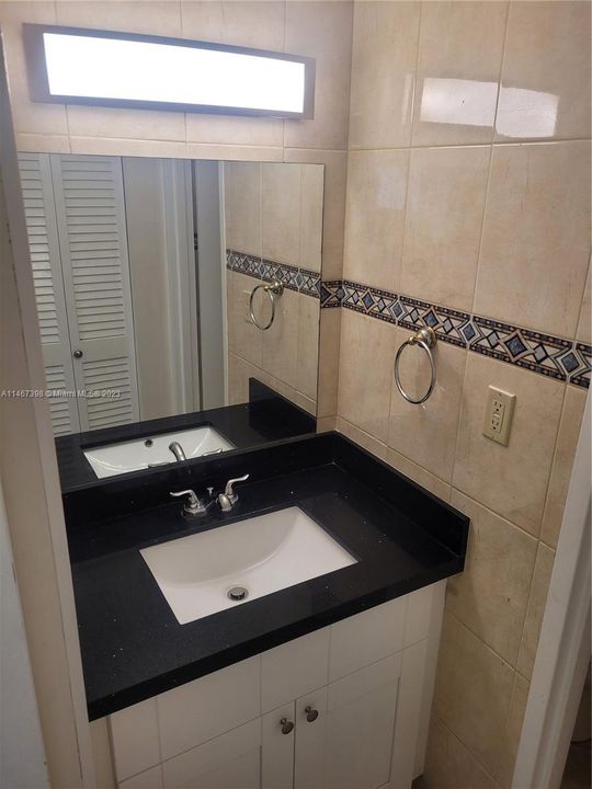 Recently Rented: $2,200 (1 beds, 1 baths, 726 Square Feet)