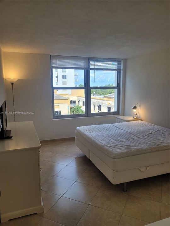 Recently Rented: $2,200 (1 beds, 1 baths, 726 Square Feet)