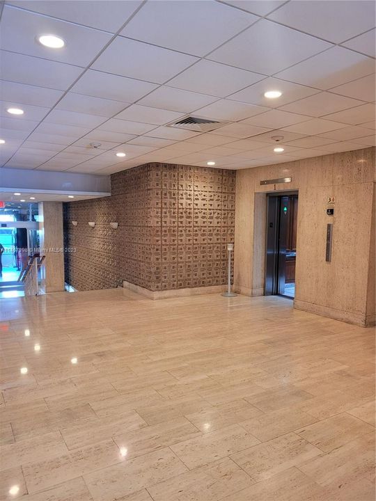 Recently Rented: $2,200 (1 beds, 1 baths, 726 Square Feet)