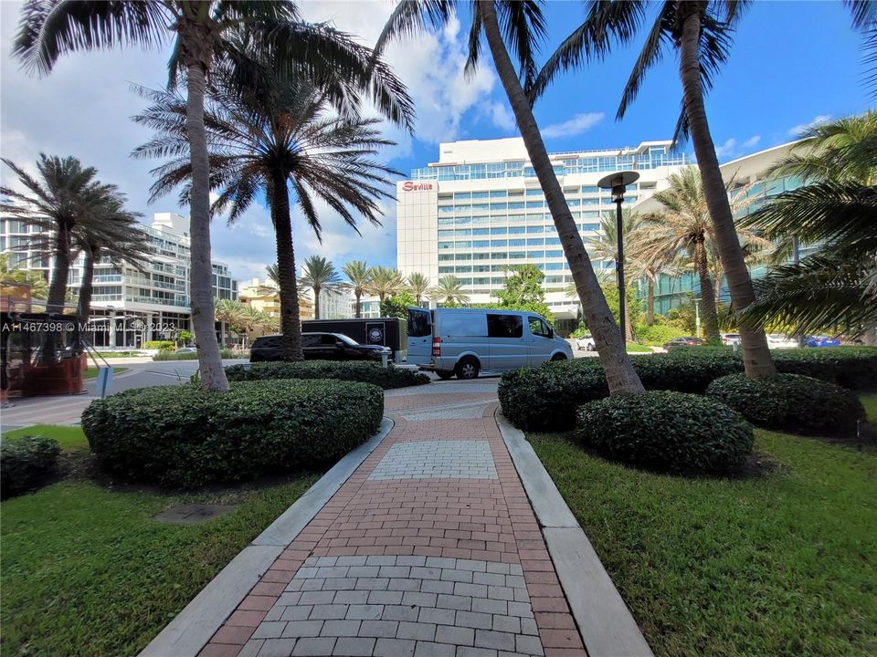 Recently Rented: $2,200 (1 beds, 1 baths, 726 Square Feet)