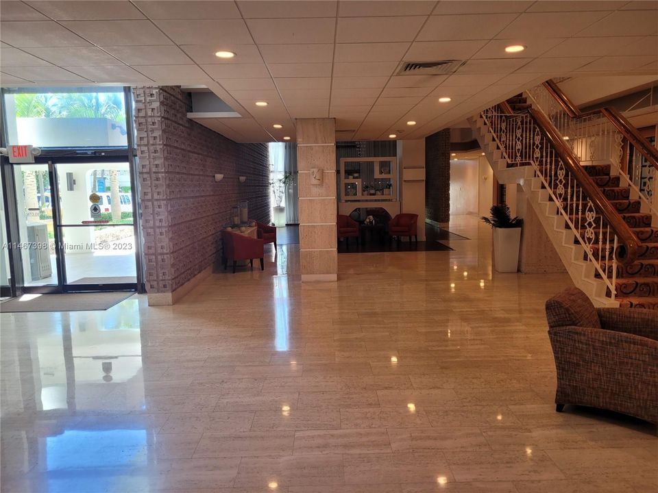 Recently Rented: $2,200 (1 beds, 1 baths, 726 Square Feet)