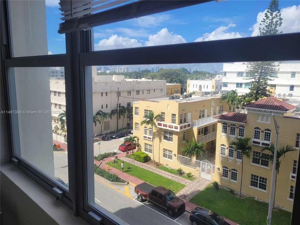 Recently Rented: $2,200 (1 beds, 1 baths, 726 Square Feet)