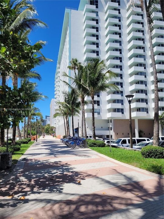 Recently Rented: $2,200 (1 beds, 1 baths, 726 Square Feet)