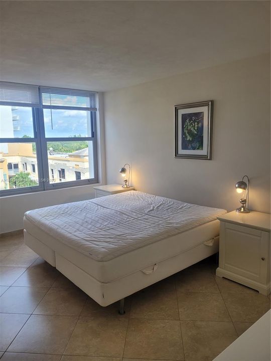 Recently Rented: $2,200 (1 beds, 1 baths, 726 Square Feet)