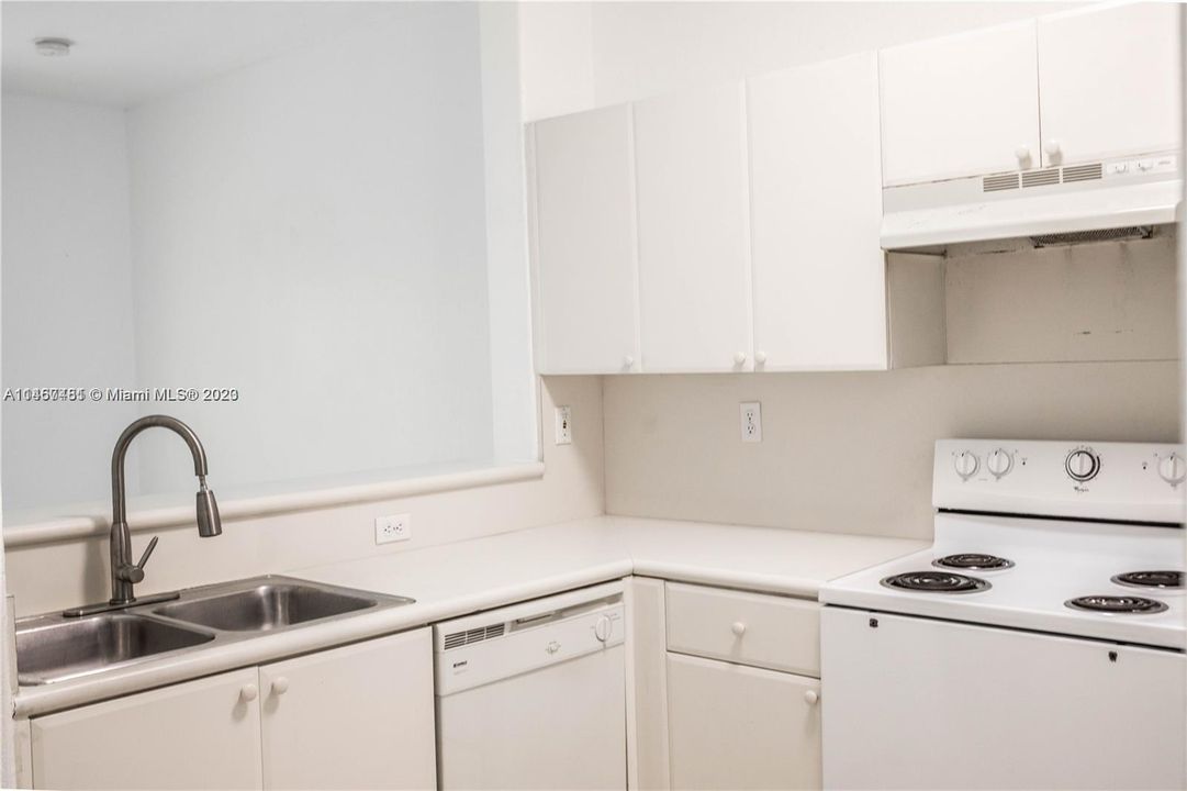 Recently Rented: $1,900 (2 beds, 2 baths, 914 Square Feet)