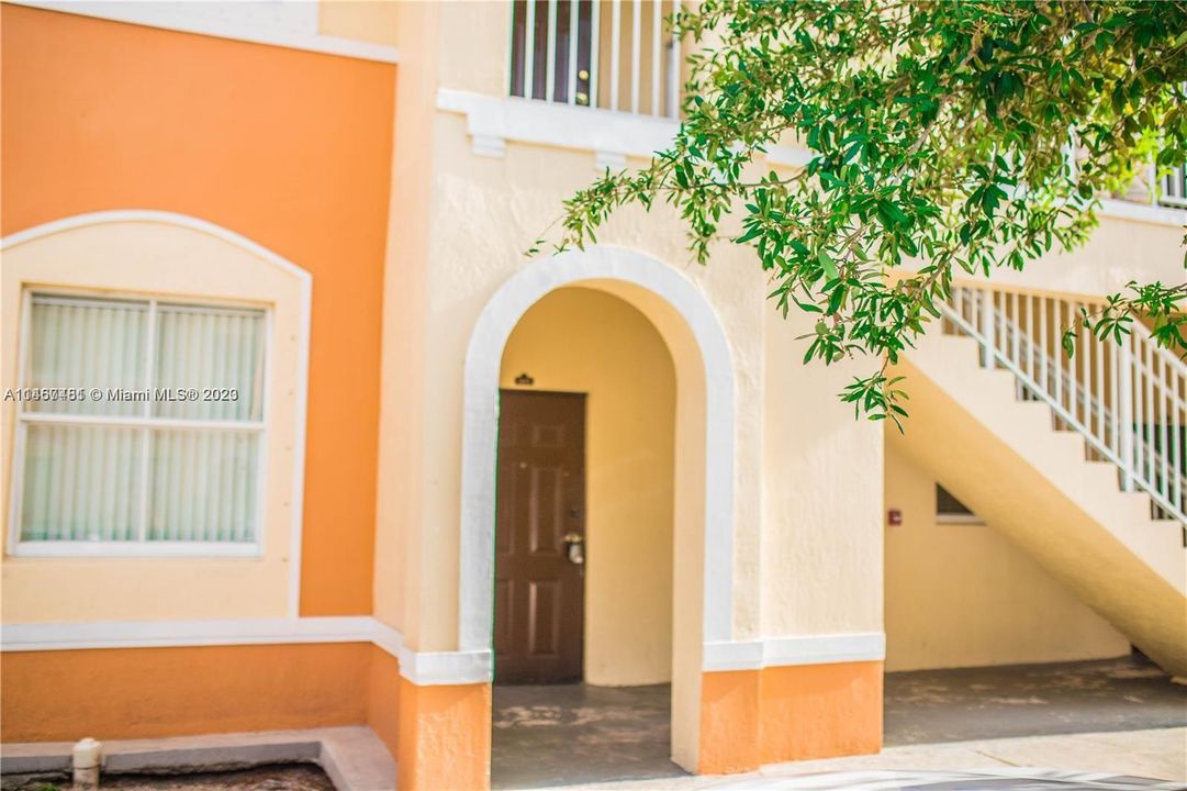 Recently Rented: $1,900 (2 beds, 2 baths, 914 Square Feet)