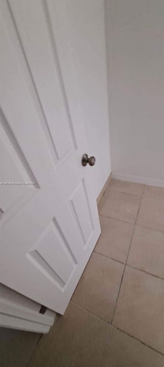 Recently Rented: $1,750 (2 beds, 1 baths, 2725 Square Feet)