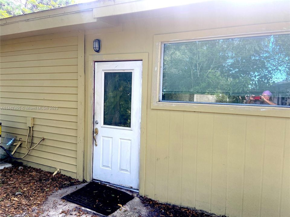 Recently Rented: $1,750 (2 beds, 1 baths, 2725 Square Feet)