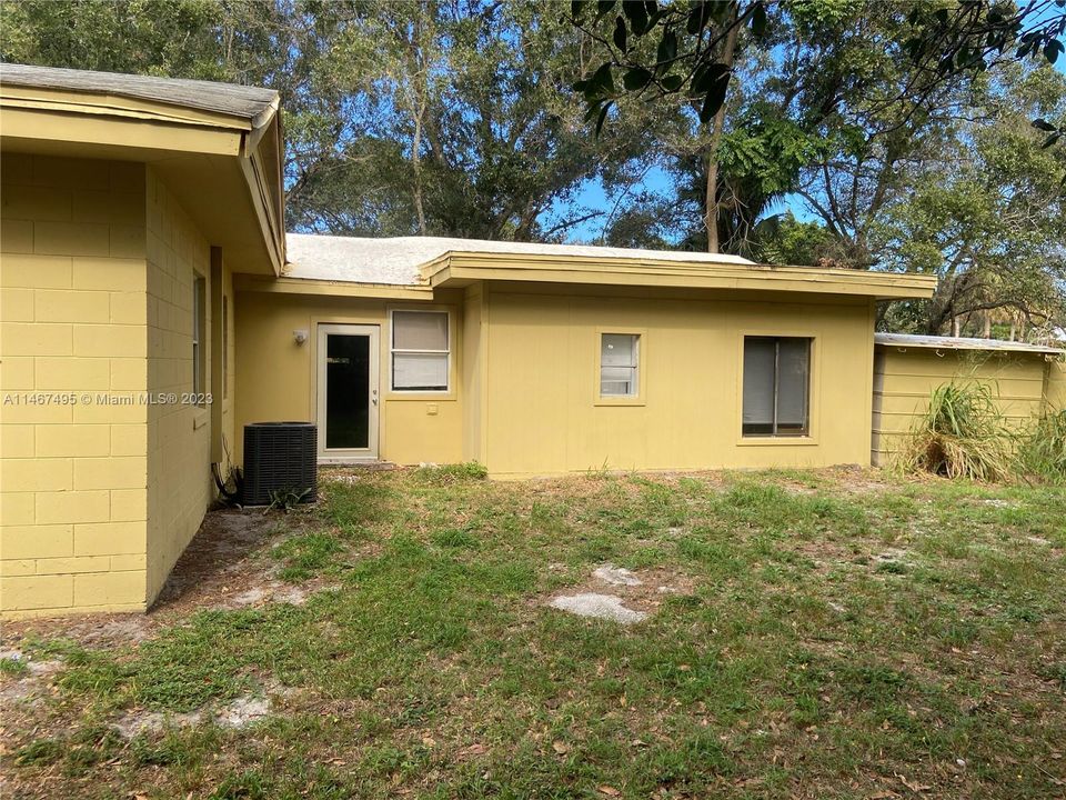 Recently Rented: $1,750 (2 beds, 1 baths, 2725 Square Feet)