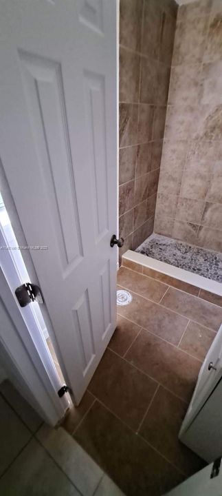 Recently Rented: $1,750 (2 beds, 1 baths, 2725 Square Feet)