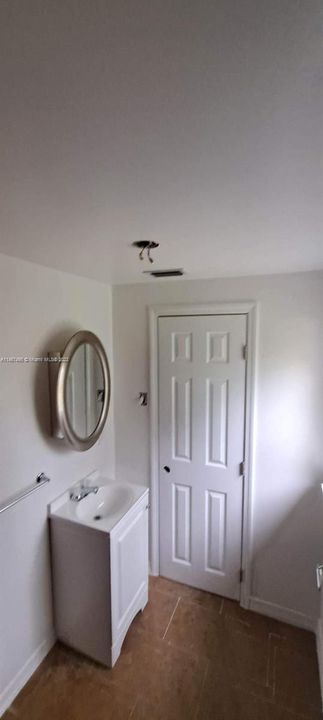 Recently Rented: $1,750 (2 beds, 1 baths, 2725 Square Feet)