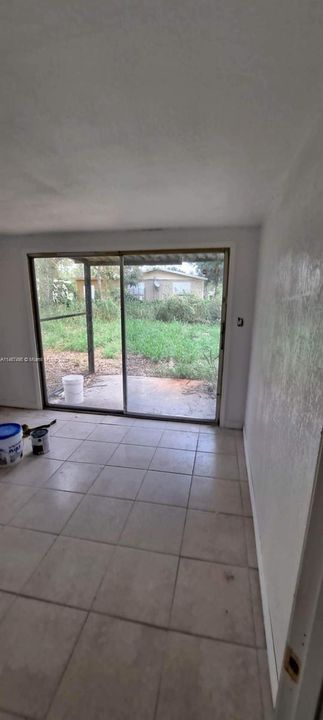 Recently Rented: $1,750 (2 beds, 1 baths, 2725 Square Feet)