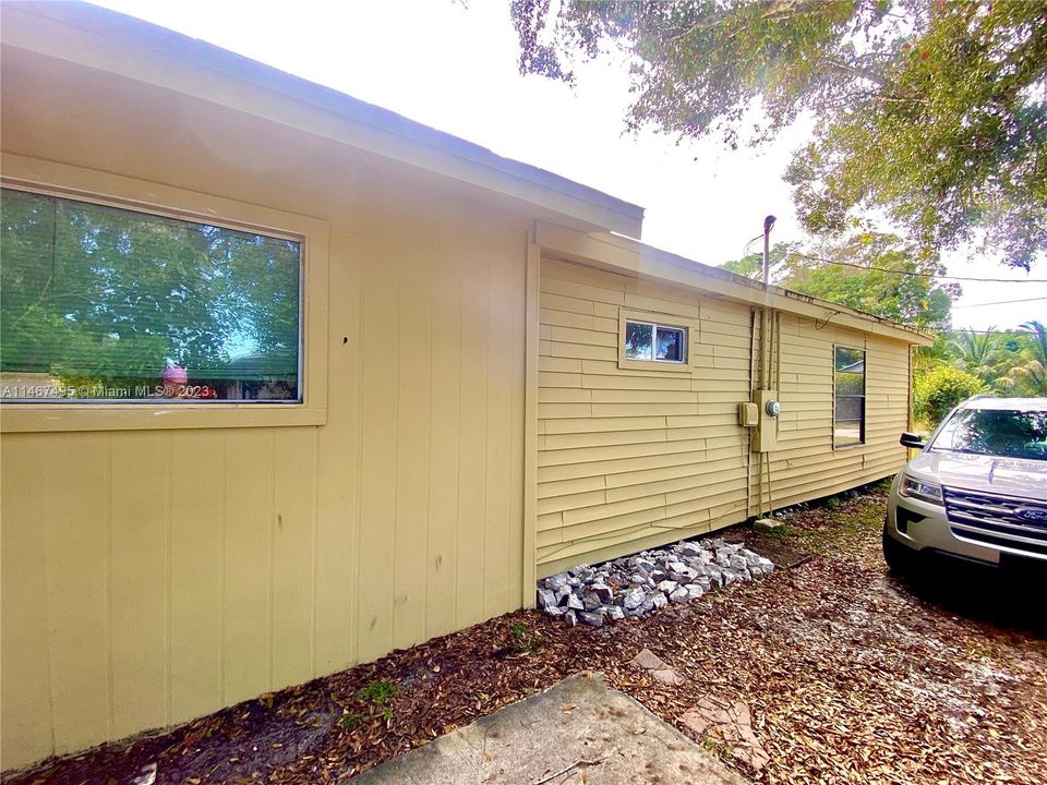 Recently Rented: $1,750 (2 beds, 1 baths, 2725 Square Feet)