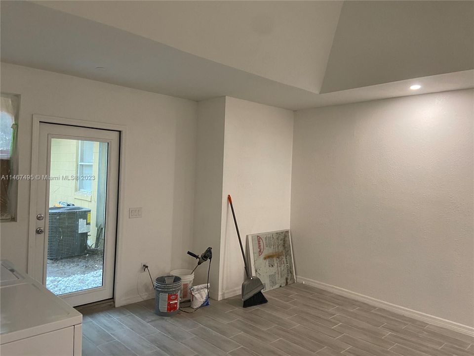 Recently Rented: $1,750 (2 beds, 1 baths, 2725 Square Feet)