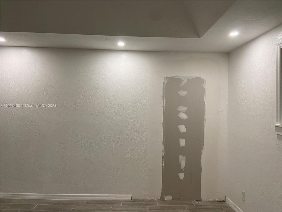 Recently Rented: $1,750 (2 beds, 1 baths, 2725 Square Feet)