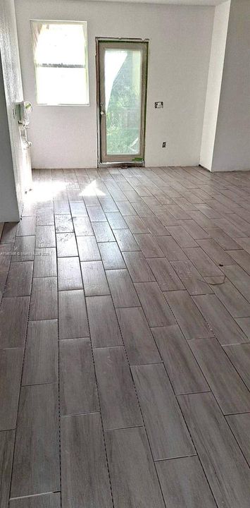 Recently Rented: $1,750 (2 beds, 1 baths, 2725 Square Feet)