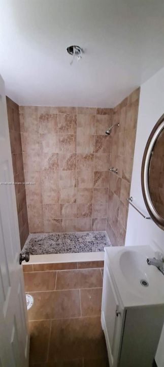 Recently Rented: $1,750 (2 beds, 1 baths, 2725 Square Feet)