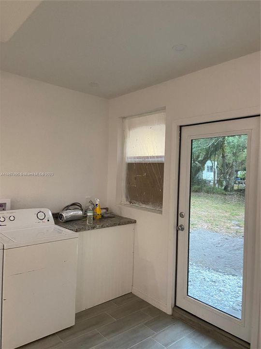 Recently Rented: $1,750 (2 beds, 1 baths, 2725 Square Feet)