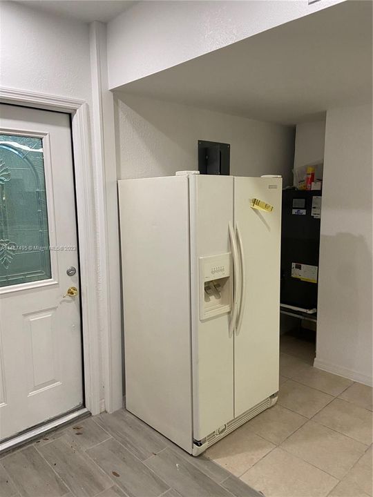 Recently Rented: $1,750 (2 beds, 1 baths, 2725 Square Feet)