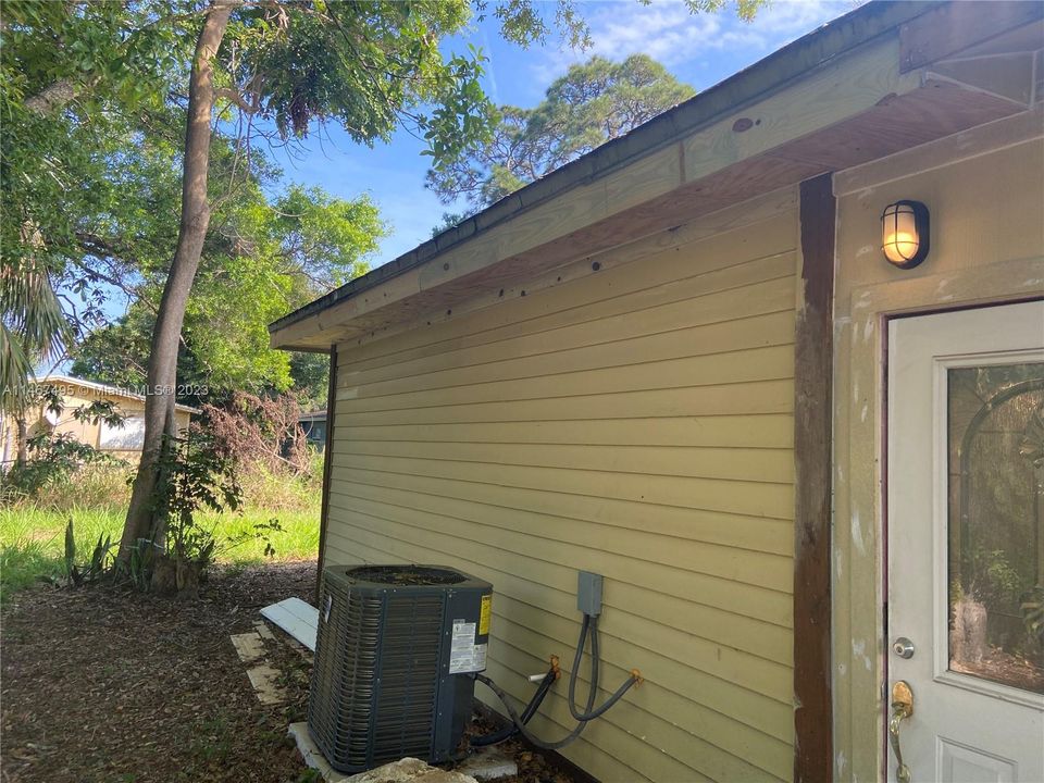 Recently Rented: $1,750 (2 beds, 1 baths, 2725 Square Feet)