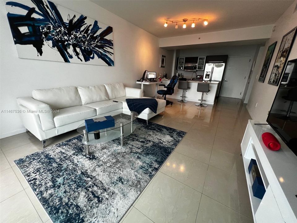 Recently Sold: $390,000 (1 beds, 1 baths, 722 Square Feet)