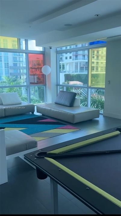 Recently Sold: $390,000 (1 beds, 1 baths, 722 Square Feet)