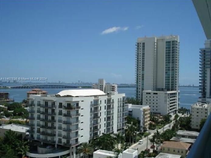 Recently Sold: $390,000 (1 beds, 1 baths, 722 Square Feet)