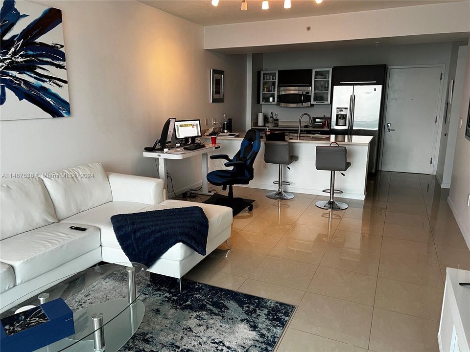 Recently Sold: $390,000 (1 beds, 1 baths, 722 Square Feet)