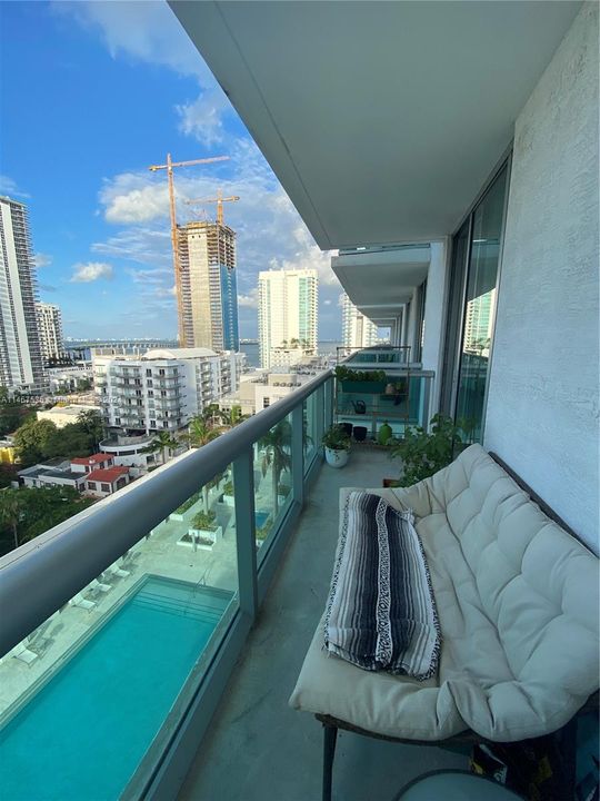 Recently Sold: $390,000 (1 beds, 1 baths, 722 Square Feet)