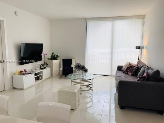 Recently Sold: $390,000 (1 beds, 1 baths, 722 Square Feet)