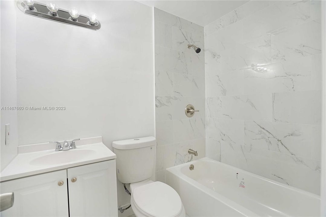 Vendido Recientemente: $439,900 (4 camas, 3 baños, 1832 Pies cuadrados)