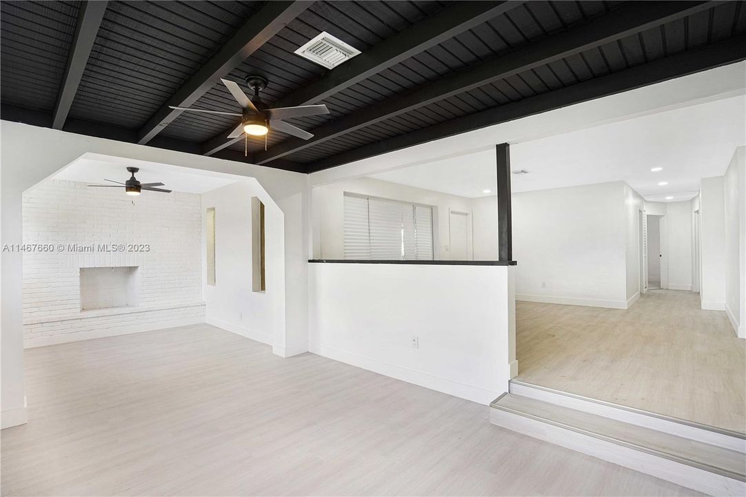 Vendido Recientemente: $439,900 (4 camas, 3 baños, 1832 Pies cuadrados)