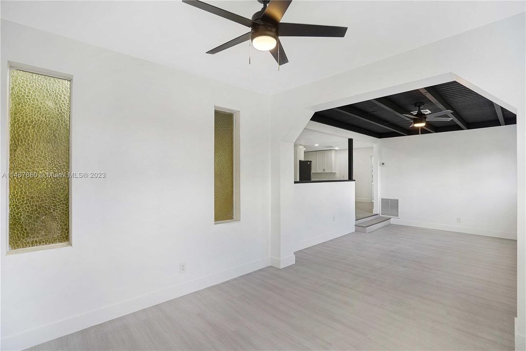 Vendido Recientemente: $439,900 (4 camas, 3 baños, 1832 Pies cuadrados)