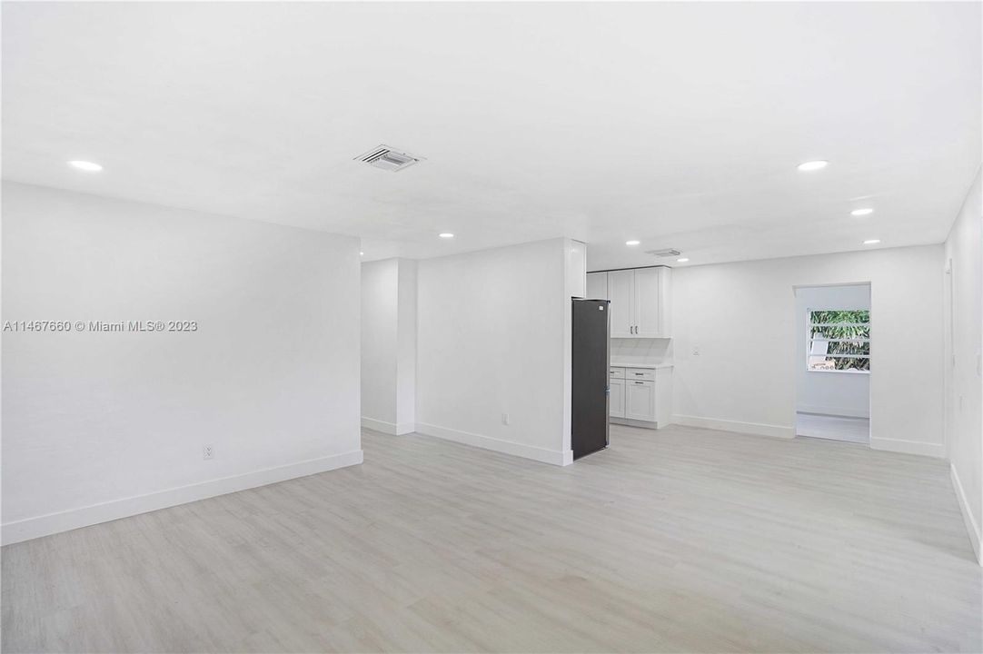 Vendido Recientemente: $439,900 (4 camas, 3 baños, 1832 Pies cuadrados)
