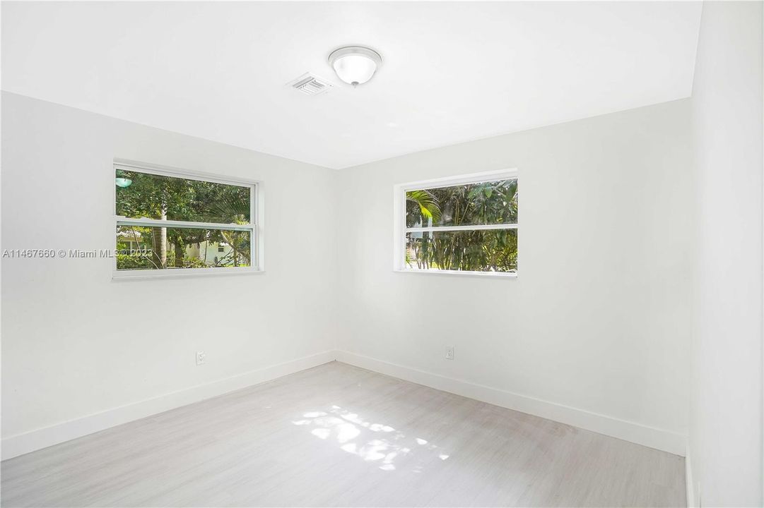 Vendido Recientemente: $439,900 (4 camas, 3 baños, 1832 Pies cuadrados)