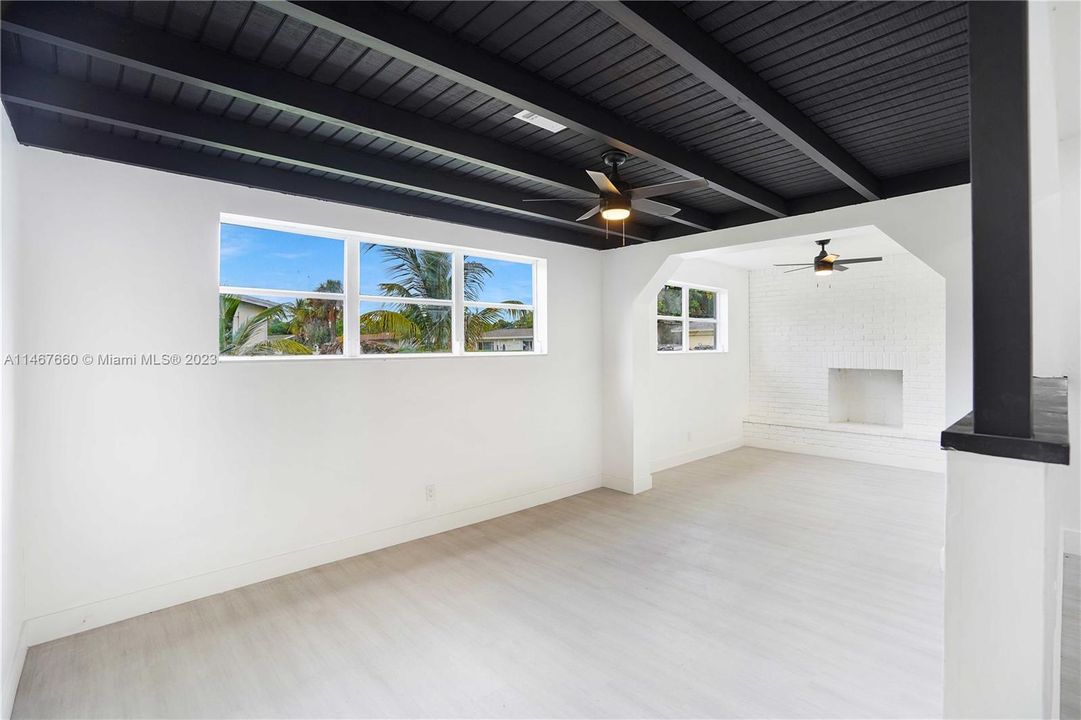 Vendido Recientemente: $439,900 (4 camas, 3 baños, 1832 Pies cuadrados)