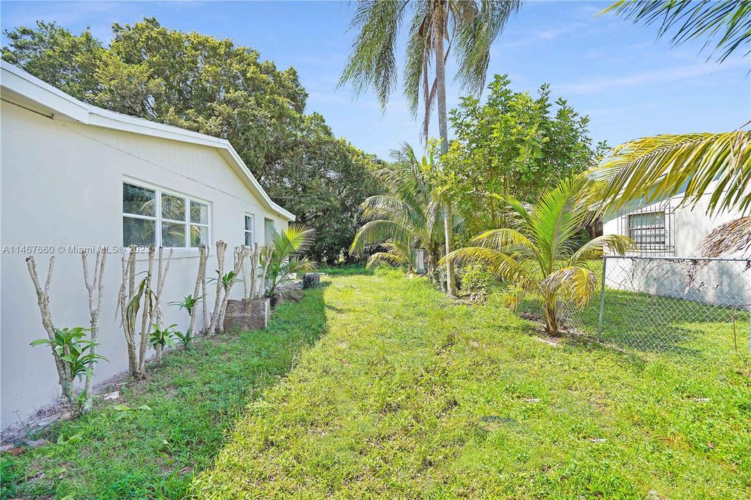 Vendido Recientemente: $439,900 (4 camas, 3 baños, 1832 Pies cuadrados)