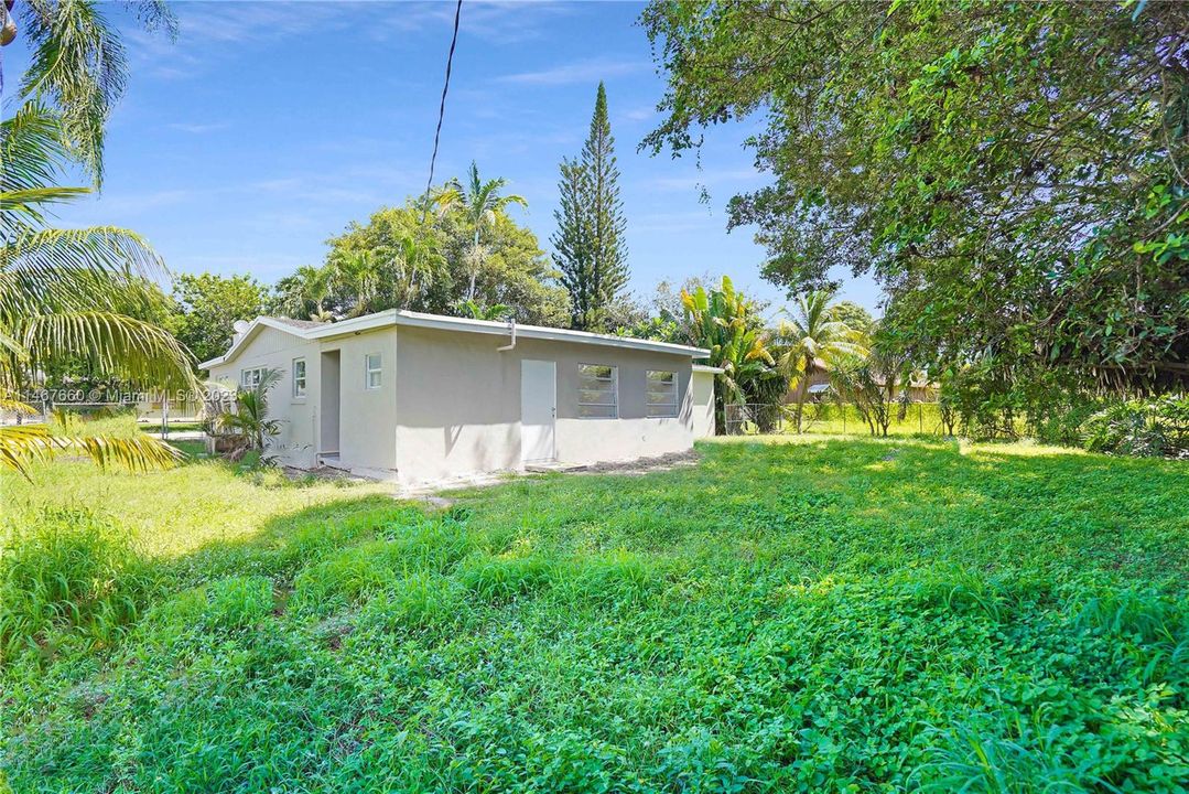 Vendido Recientemente: $439,900 (4 camas, 3 baños, 1832 Pies cuadrados)