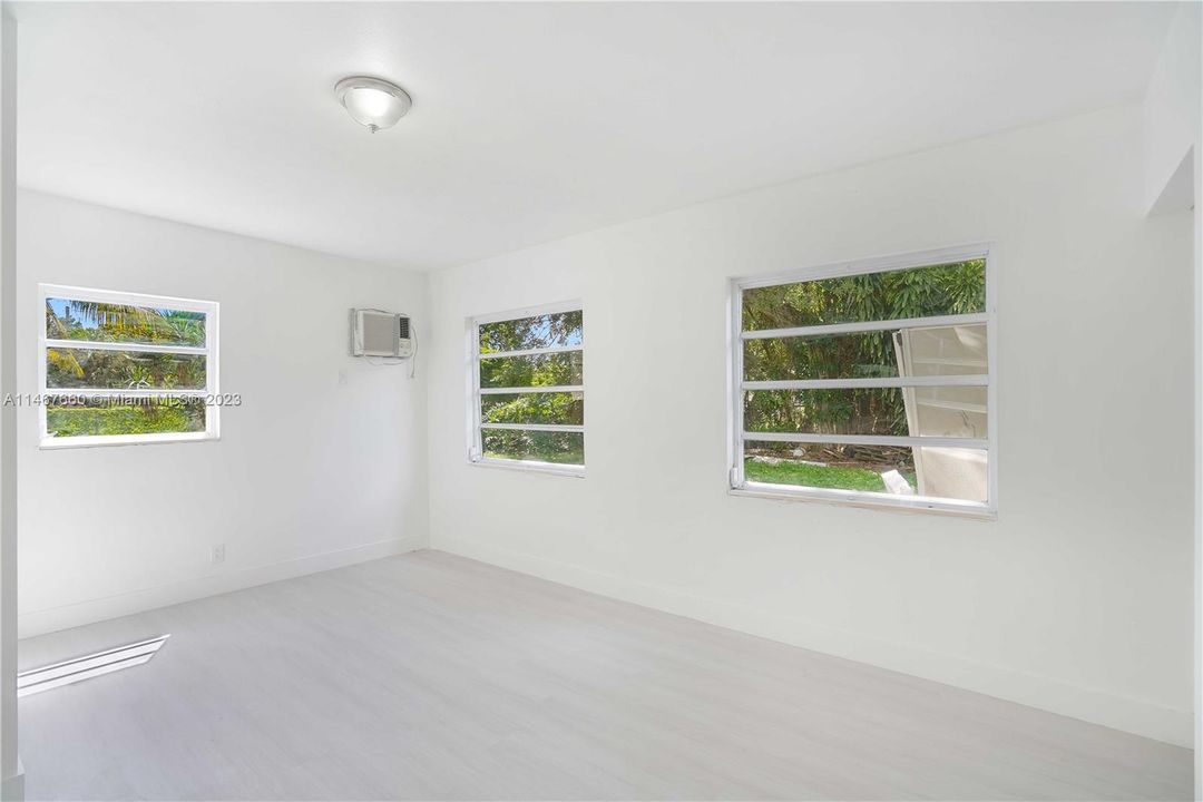 Vendido Recientemente: $439,900 (4 camas, 3 baños, 1832 Pies cuadrados)