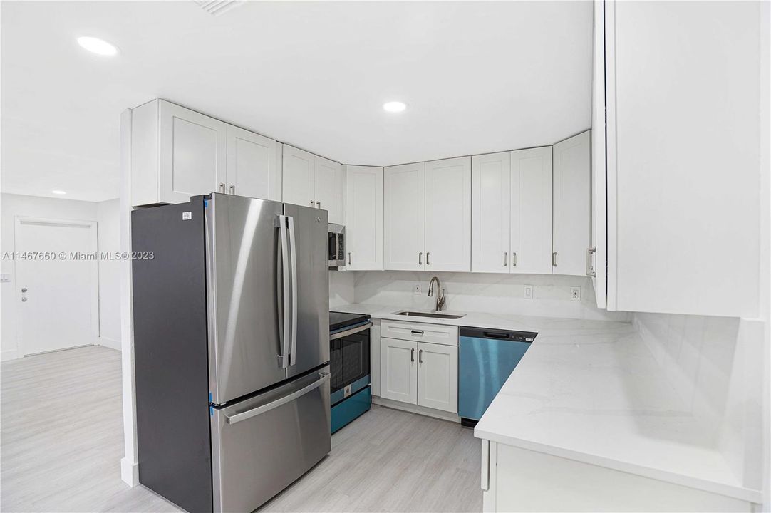 Vendido Recientemente: $439,900 (4 camas, 3 baños, 1832 Pies cuadrados)